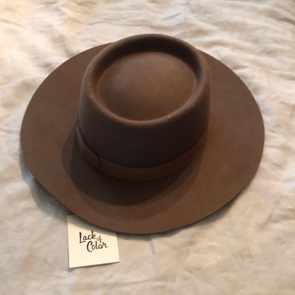 Lack of color hat I purchased in 2020. Never worn!